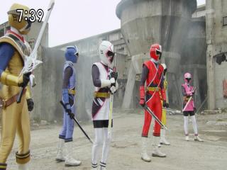 Shuriken Sentai Ninninger - Episodio 47 - Para Que Se Esconder? Wasshoi Para o Futuro!