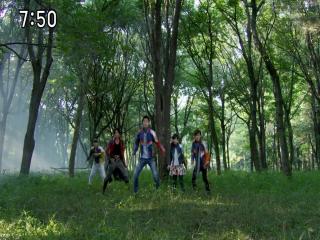 Uchuu Sentai Kyuranger - Episodio 26 - O Guerreiro das Sombras, Hebitsukai Metal